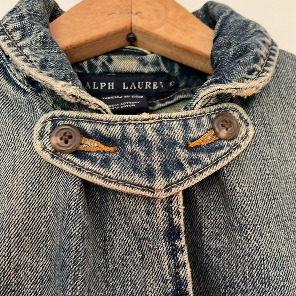Ralph Lauren. Blue Label.  Denim blazer with horn buttons. Size 10. - Picture 4 of 8